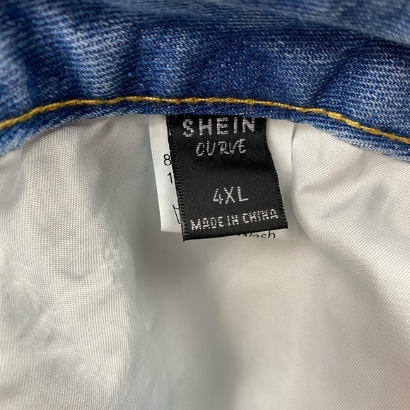 NWOT SHEIN embroidered jean shorts - Picture 10 of 12